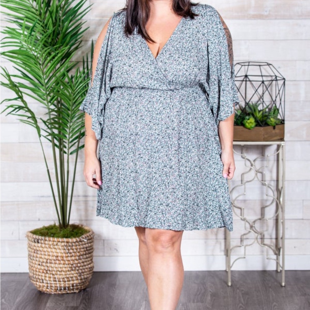 NWT! Honeyme Long Sleeve Floral Dress in Green, Rose and Black, XL